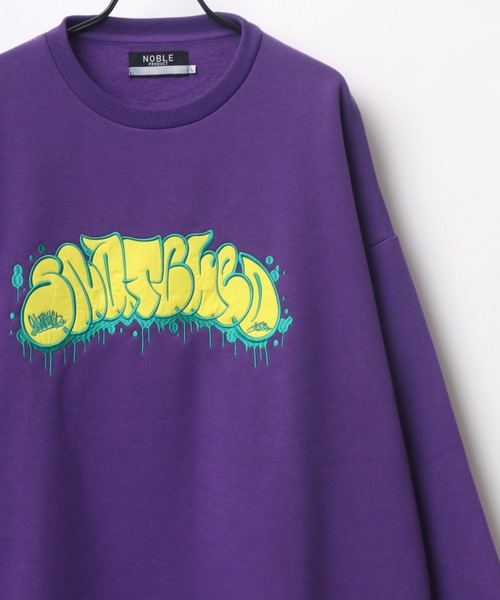 Lazar(ラザル)の「Graffiti Logo オーバーサイズ 裏起毛 グラフィティ タギングロゴ ワッペン刺繍 スウェット レディース メンズ トレーナー(スウェット・メンズ・ダークグリーン/ブラック/ホワイト/パープル・M/L)」の4枚目の写真