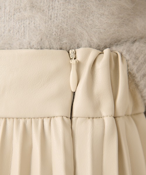 OUVRAGE CLASSE（ウヴラージュクラス）の「エコレザーアコーディオンプリーツスカート（スカート・レディース・ブラック/アイボリー/ベージュ・FREE）」の10枚目の写真