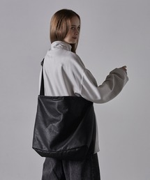 CLEL（クレイル）の「【CLEL】Loose Big Crossbody Shoulder Bag/ルーズ ビッグ たすき掛け ショルダーバッグ（ショルダーバッグ）」