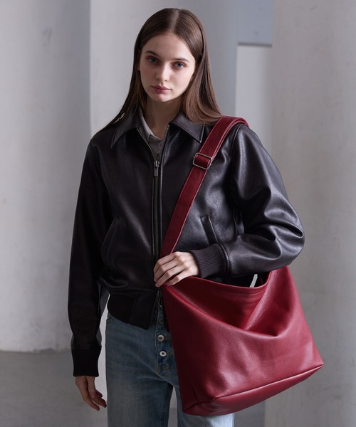 CLEL(クレイル)の「【CLEL】Loose Big Crossbody Shoulder Bag/ルーズ ビッグ たすき掛け ショルダーバッグ(ショルダーバッグ・メンズ・ブラック/グレー/オフホワイト/ブラック系/チャコール/レッド系1/ブラック系1/グレー系1・FREE)」の13枚目の写真