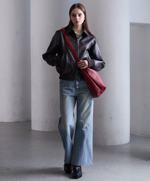 CLEL(クレイル)の「【CLEL】Loose Big Crossbody Shoulder Bag/ルーズ ビッグ たすき掛け ショルダーバッグ(ショルダーバッグ・メンズ・ブラック/グレー/オフホワイト/ブラック系/チャコール/レッド系1/ブラック系1/グレー系1・FREE)」の11枚目の写真