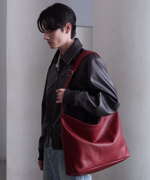 CLEL(クレイル)の「【CLEL】Loose Big Crossbody Shoulder Bag/ルーズ ビッグ たすき掛け ショルダーバッグ(ショルダーバッグ・メンズ・ブラック/グレー/オフホワイト/ブラック系/チャコール/レッド系1/ブラック系1/グレー系1・FREE)」の10枚目の写真
