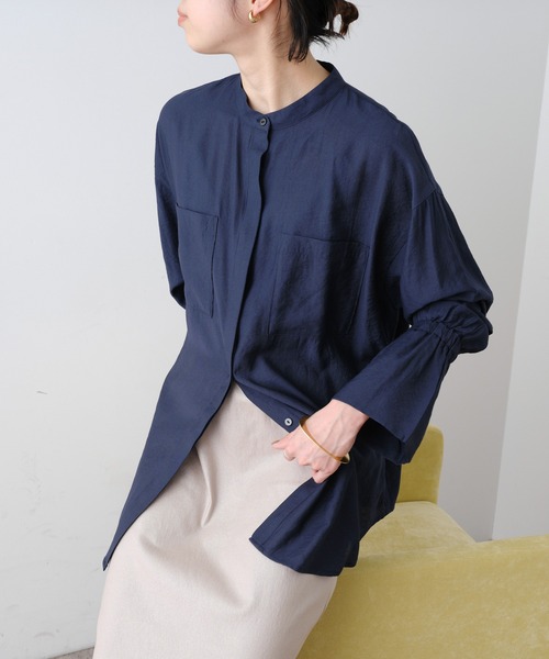 Omekashi（オメカシ）の「ギャザースリーブシャツ（シャツ/ブラウス・レディース・ライム/オフホワイト/ネイビー/ブラック/ピンク/ブラウン/ホワイト・FREE）」の6枚目の写真