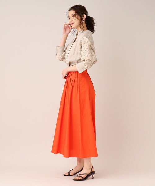 UNTITLED（アンタイトル）の「◆【１枚で着映える／洗える】ピンタック ボリュームフレアスカート（スカート・レディース・オレンジ/ライトベージュ/オフホワイト・01/50/42/44/02/46/03/04/00/48）」の17枚目の写真