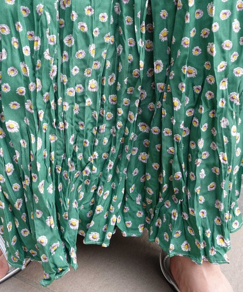 CORNERS（コーナーズ）の「小花柄ロングスカート（スカート・レディース・ブラック/グリーン・M）」の6枚目の写真