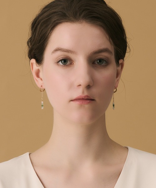 agete（アガット）の「K10ローマンガラスピアスチャーム（チャーム