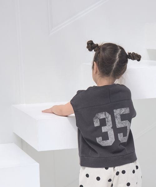 LOWRYS FARM（ローリーズファーム）の「ナンバリングフレンチスリーブ　197613（Tシャツ/カットソー・キッズ・パープル/イエロー/チャコールグレー/オフホワイト・110cm/120cm/130cm/140cm/150cm）」の2枚目の写真