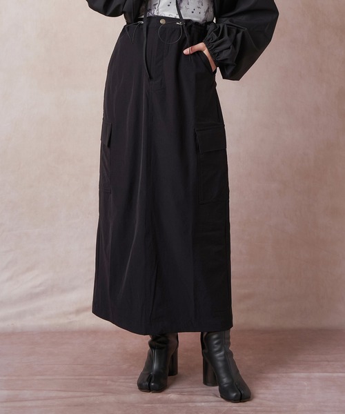Lull（ルル）の「【Lull / ルル】撥水・速乾 / ナイロンカーゴスカート（スカート・レディース・ブラック/ライトカーキ・ONESIZE）」の2枚目の写真