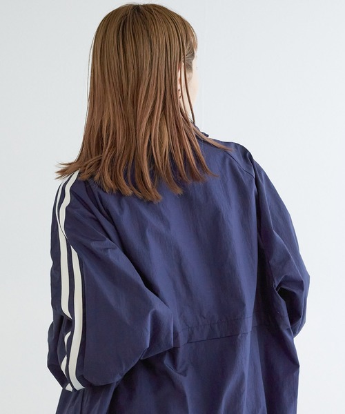 w closet（ダブルクローゼット）の「袖ラインナイロンジャケット（ブルゾン・レディース・ネイビー/サックスブルー/オフホワイト/エンジ/ブラック/カーキ・FREE）」の9枚目の写真
