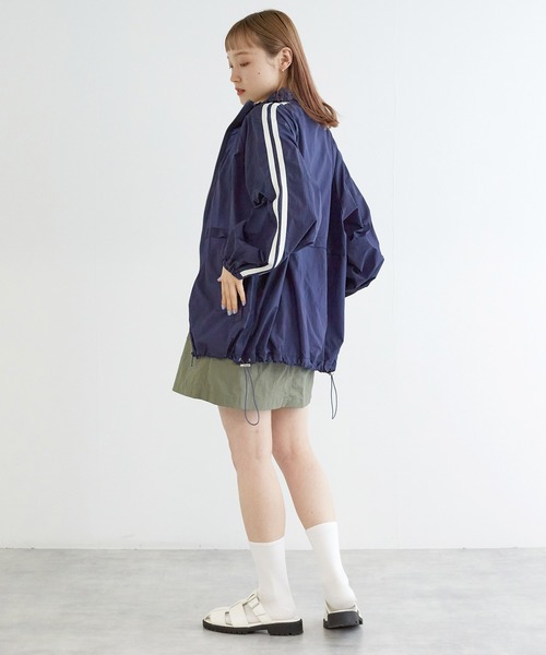 w closet（ダブルクローゼット）の「袖ラインナイロンジャケット（ブルゾン・レディース・ネイビー/サックスブルー/オフホワイト/エンジ/ブラック/カーキ・FREE）」の10枚目の写真