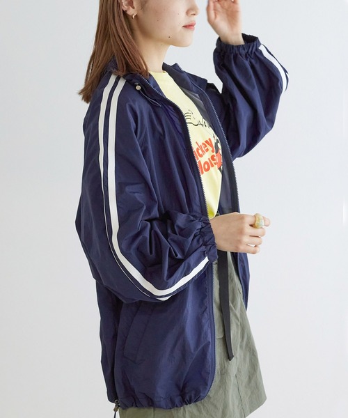 w closet（ダブルクローゼット）の「袖ラインナイロンジャケット