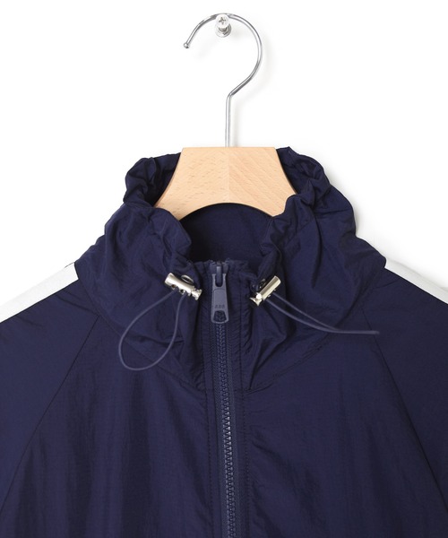 w closet（ダブルクローゼット）の「袖ラインナイロンジャケット