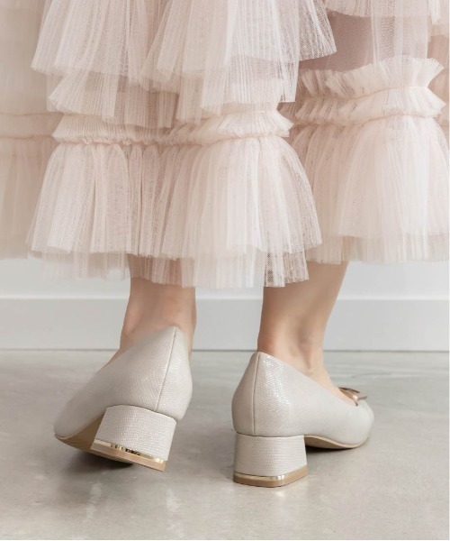 RANDA（ランダ）の「ゴールドパーツパンプス（パンプス・レディース・アイボリー/ブラック/グレイッシュベージュ/グレー/ベージュ・22.5/23/23.5/24/24.5/25/25.5/22）」の18枚目の写真