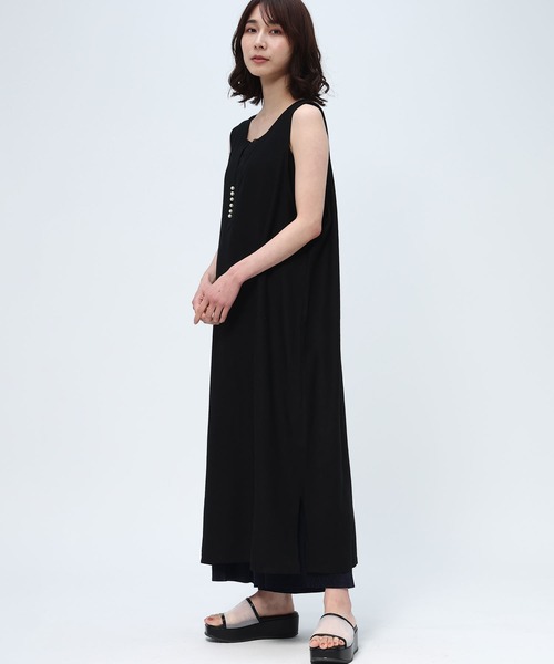 AnNet(アネット)の「麻混 パールボタン ノースリーブ ワンピース(ワンピース・レディース・ベージュ/ブラック・4L/3L)」の5枚目の写真