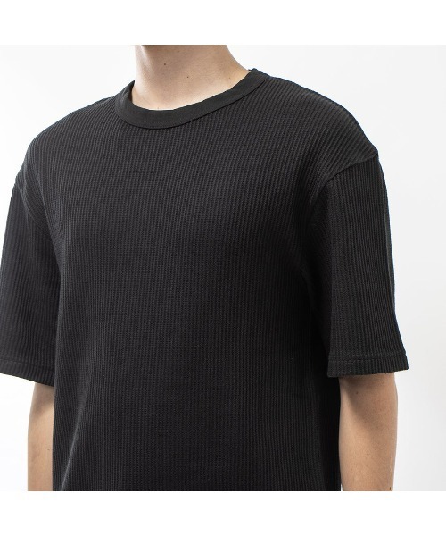 Reebok(リーボック)の「クラシック テクスチャー Tシャツ / CLASSIC WDE TEXTURE TEE(Tシャツ/カットソー・メンズ・ブラック/ダークブラウン・MEDIUM/LARGE/SMALL/XX-LARGE/X-LARGE/X-SMALL)」の4枚目の写真