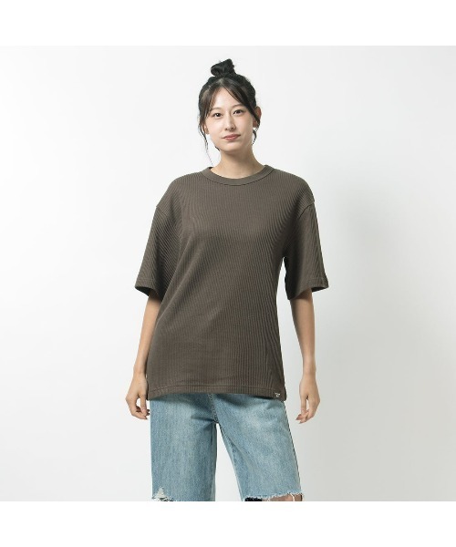 Reebok(リーボック)の「クラシック テクスチャー Tシャツ / CLASSIC WDE TEXTURE TEE(Tシャツ/カットソー・メンズ・ブラック/ダークブラウン・MEDIUM/LARGE/SMALL/XX-LARGE/X-LARGE/X-SMALL)」の8枚目の写真