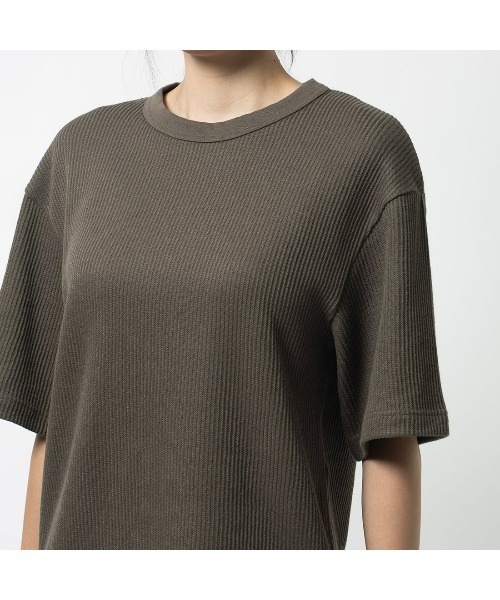 Reebok(リーボック)の「クラシック テクスチャー Tシャツ / CLASSIC WDE TEXTURE TEE(Tシャツ/カットソー・メンズ・ブラック/ダークブラウン・MEDIUM/LARGE/SMALL/XX-LARGE/X-LARGE/X-SMALL)」の11枚目の写真