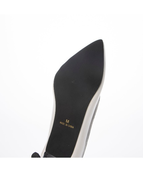 Realta（レアルタ）の「Realta(レアルタ)6.5cmヒールクロスラインアシンメトリーメッキヒールパンプス（パンプス・レディース・ブラック/ホワイト・L/LL/M/S）」の14枚目の写真