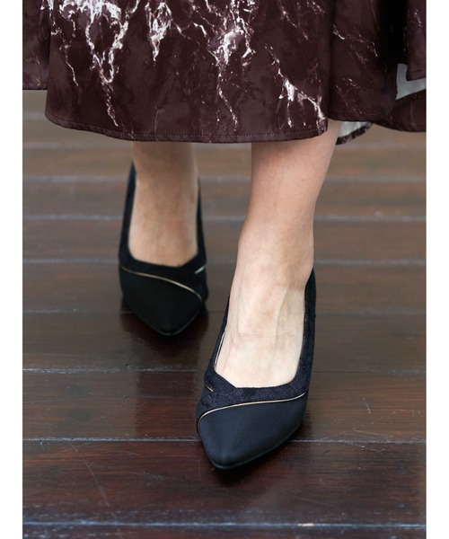 Realta（レアルタ）の「Realta(レアルタ)6.5cmヒールクロスラインアシンメトリーメッキヒールパンプス（パンプス・レディース・ブラック/ホワイト・L/LL/M/S）」の18枚目の写真