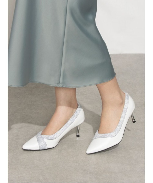 Realta（レアルタ）の「Realta(レアルタ)6.5cmヒールクロスラインアシンメトリーメッキヒールパンプス（パンプス・レディース・ブラック/ホワイト・L/LL/M/S）」の19枚目の写真