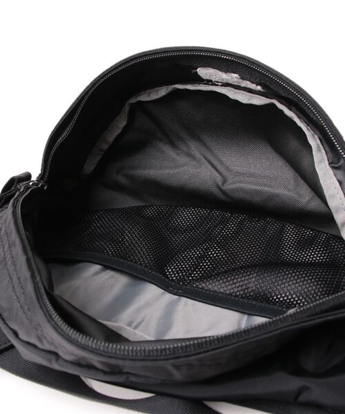 THE NORTH FACE（ザノースフェイス）の「【THE NORTH FACE/ザ ノースフェイス】スウィープ（ボディバッグ/ウエストポーチ・レディース・ブラック/ベージュ・FREE）」の5枚目の写真