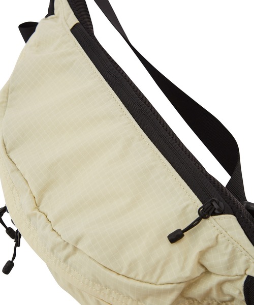 THE NORTH FACE（ザノースフェイス）の「【THE NORTH FACE/ザ ノースフェイス】スウィープ（ボディバッグ/ウエストポーチ・レディース・ブラック/ベージュ・FREE）」の12枚目の写真