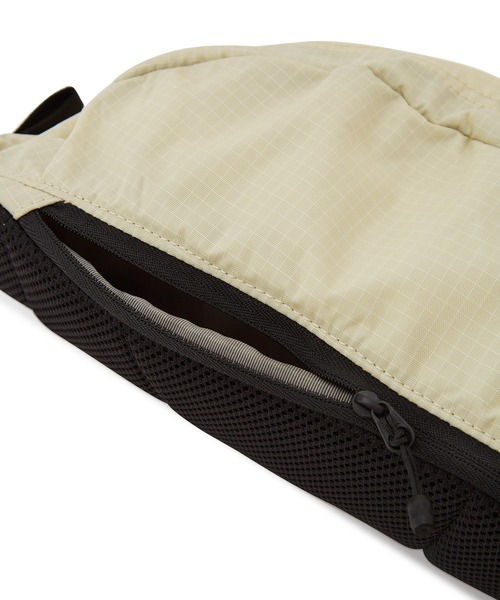 THE NORTH FACE（ザノースフェイス）の「【THE NORTH FACE/ザ ノースフェイス】スウィープ（ボディバッグ/ウエストポーチ・レディース・ブラック/ベージュ・FREE）」の13枚目の写真