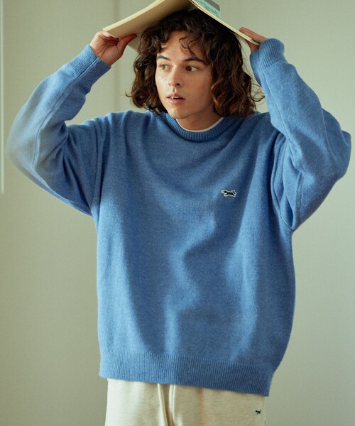 TOWNCRAFT（タウンクラフト）の「TOWN CRAFT/タウンクラフト 別注 リラックスフィット ワンポイントロゴ クルーネックニットプルオーバー/ロゴニット/ビックシルエット/アクリルニット（ニット/セーター・メンズ・ベージュ/ブラック/ホワイト/サックスブルー/オレンジ/グリーン/チャコール・MEDIUM/LARGE）」の6枚目の写真