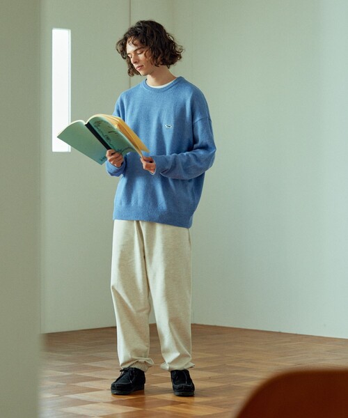 TOWNCRAFT（タウンクラフト）の「TOWN CRAFT/タウンクラフト 別注 リラックスフィット ワンポイントロゴ クルーネックニットプルオーバー/ロゴニット/ビックシルエット/アクリルニット（ニット/セーター・メンズ・ベージュ/ブラック/ホワイト/サックスブルー/オレンジ/グリーン/チャコール・MEDIUM/LARGE）」の8枚目の写真