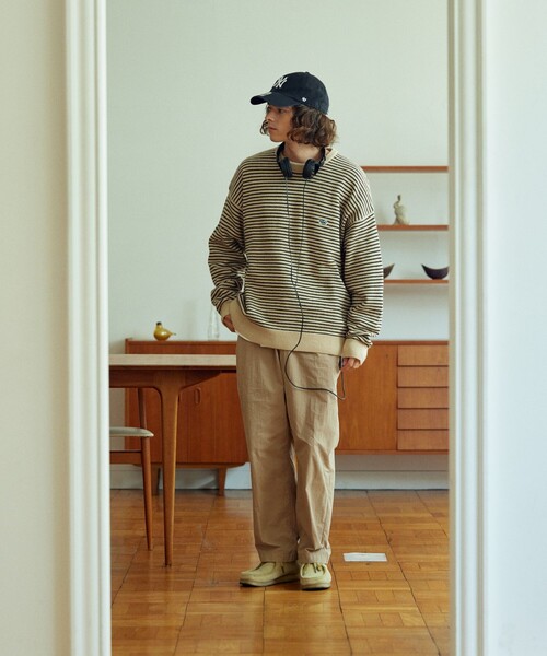 TOWNCRAFT（タウンクラフト）の「TOWN CRAFT/タウンクラフト 別注 リラックスフィット ワンポイントロゴ クルーネックニットプルオーバー/ロゴニット/ビックシルエット/アクリルニット（ニット/セーター・メンズ・ベージュ/ブラック/ホワイト/サックスブルー/オレンジ/グリーン/チャコール・MEDIUM/LARGE）」の9枚目の写真