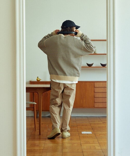 TOWNCRAFT（タウンクラフト）の「TOWN CRAFT/タウンクラフト 別注 リラックスフィット ワンポイントロゴ クルーネックニットプルオーバー/ロゴニット/ビックシルエット/アクリルニット（ニット/セーター・メンズ・ベージュ/ブラック/ホワイト/サックスブルー/オレンジ/グリーン/チャコール・MEDIUM/LARGE）」の20枚目の写真