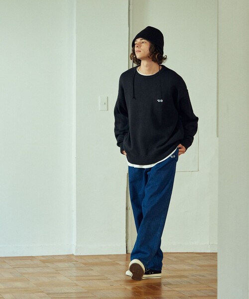 TOWNCRAFT（タウンクラフト）の「TOWN CRAFT/タウンクラフト 別注 リラックスフィット ワンポイントロゴ クルーネックニットプルオーバー/ロゴニット/ビックシルエット/アクリルニット（ニット/セーター・メンズ・ベージュ/ブラック/ホワイト/サックスブルー/オレンジ/グリーン/チャコール・MEDIUM/LARGE）」の22枚目の写真