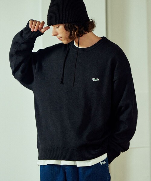 TOWNCRAFT（タウンクラフト）の「TOWN CRAFT/タウンクラフト 別注 リラックスフィット ワンポイントロゴ クルーネックニットプルオーバー/ロゴニット/ビックシルエット/アクリルニット（ニット/セーター・メンズ・ベージュ/ブラック/ホワイト/サックスブルー/オレンジ/グリーン/チャコール・MEDIUM/LARGE）」の12枚目の写真