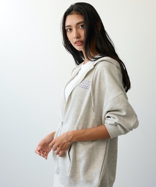 Ocean Pacific（オーシャンパシフィック）の「【OP:オーピー】レディースジップパーカー（パーカー・レディース・ヘザーグレー/チャコール/アイボリー/ベージュ/グリーン・X-LARGE/LARGE/MEDIUM）」の3枚目の写真