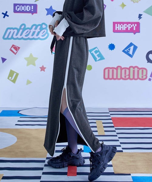 miette(ミエット)の「サイドラインラメ裏毛スカート(スカート・レディース・グレー/ブラック・FREE)」の2枚目の写真