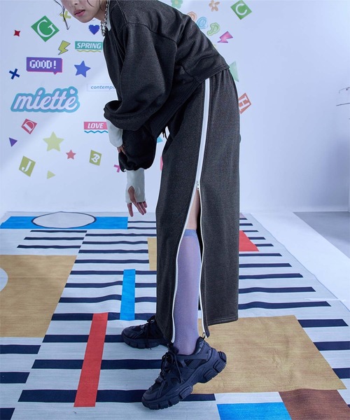 miette(ミエット)の「サイドラインラメ裏毛スカート(スカート・レディース・グレー/ブラック・FREE)」の6枚目の写真