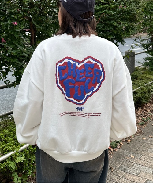 kutir（クティール）の「裏起毛ぷくぷくハートスウェットプルオーバー（スウェット・レディース・オートミール/チャコールグレー/オフホワイト・FREE）」の2枚目の写真