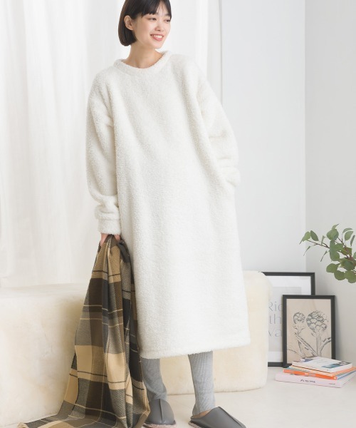 OMNES(オムネス)の「あったかふわシャギーワンピース長袖(ワンピース・レディース・チャコール/オフホワイト/ホワイト×ブルー/ピンク・FREE)」の2枚目の写真
