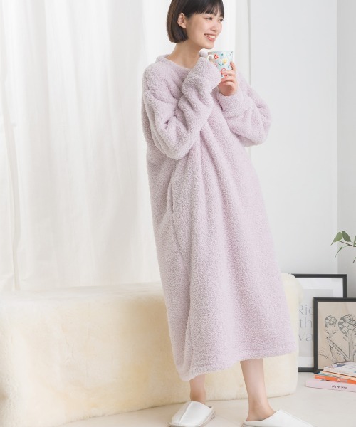 OMNES(オムネス)の「あったかふわシャギーワンピース長袖(ワンピース・レディース・チャコール/オフホワイト/ホワイト×ブルー/ピンク・FREE)」の4枚目の写真