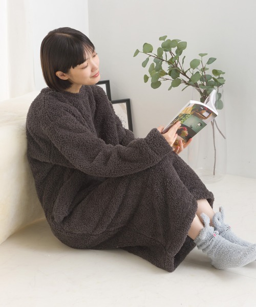 OMNES(オムネス)の「あったかふわシャギーワンピース長袖(ワンピース・レディース・チャコール/オフホワイト/ホワイト×ブルー/ピンク・FREE)」の3枚目の写真