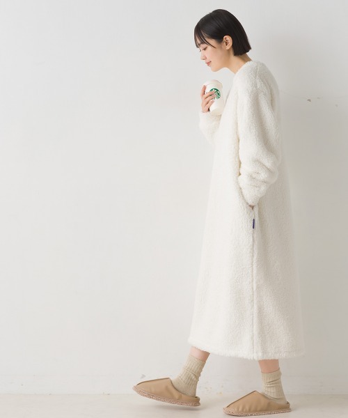 OMNES(オムネス)の「あったかふわシャギーワンピース長袖(ワンピース・レディース・チャコール/オフホワイト/ホワイト×ブルー/ピンク・FREE)」の6枚目の写真