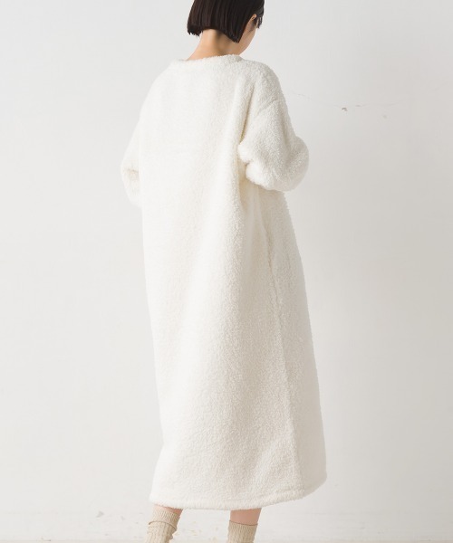 OMNES(オムネス)の「あったかふわシャギーワンピース長袖(ワンピース・レディース・チャコール/オフホワイト/ホワイト×ブルー/ピンク・FREE)」の7枚目の写真