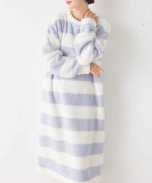 OMNES(オムネス)の「あったかふわシャギーワンピース長袖(ワンピース・レディース・チャコール/オフホワイト/ホワイト×ブルー/ピンク・FREE)」の10枚目の写真