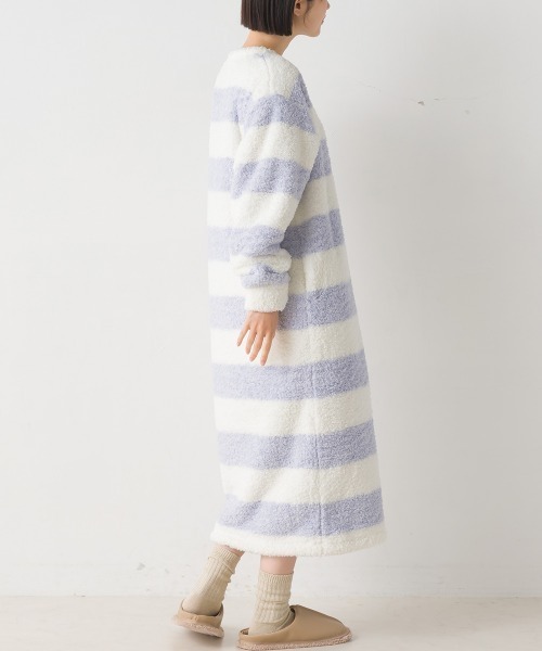 OMNES(オムネス)の「あったかふわシャギーワンピース長袖(ワンピース・レディース・チャコール/オフホワイト/ホワイト×ブルー/ピンク・FREE)」の11枚目の写真