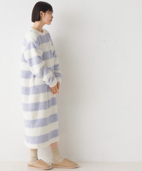 OMNES(オムネス)の「あったかふわシャギーワンピース長袖(ワンピース・レディース・チャコール/オフホワイト/ホワイト×ブルー/ピンク・FREE)」の14枚目の写真