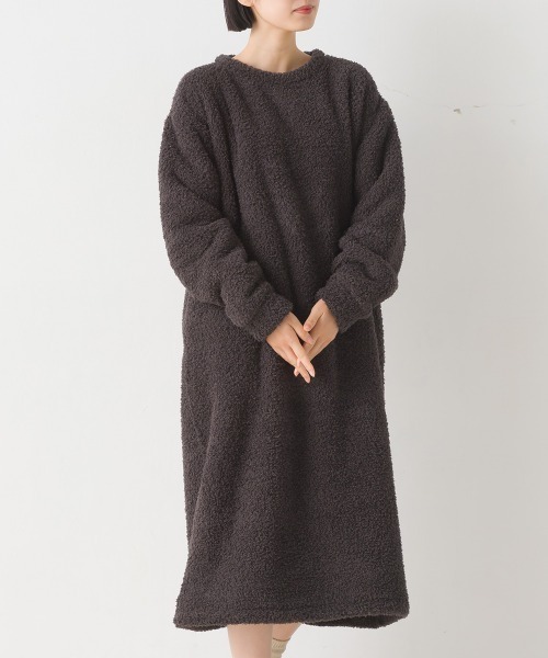 OMNES(オムネス)の「あったかふわシャギーワンピース長袖(ワンピース・レディース・チャコール/オフホワイト/ホワイト×ブルー/ピンク・FREE)」の15枚目の写真