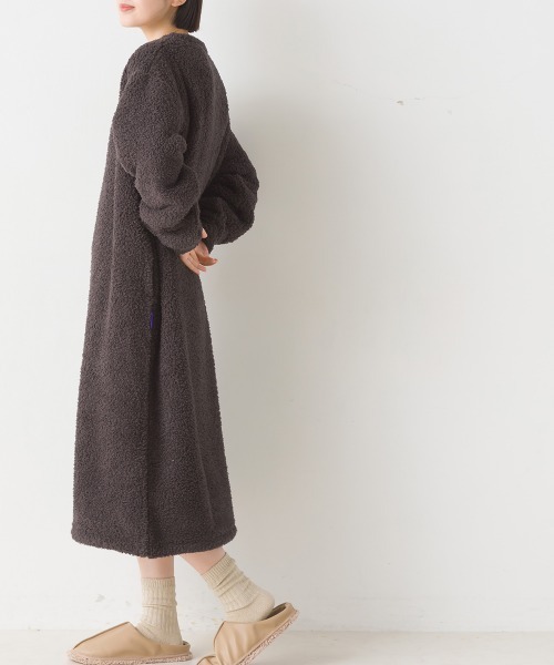 OMNES(オムネス)の「あったかふわシャギーワンピース長袖(ワンピース・レディース・チャコール/オフホワイト/ホワイト×ブルー/ピンク・FREE)」の16枚目の写真