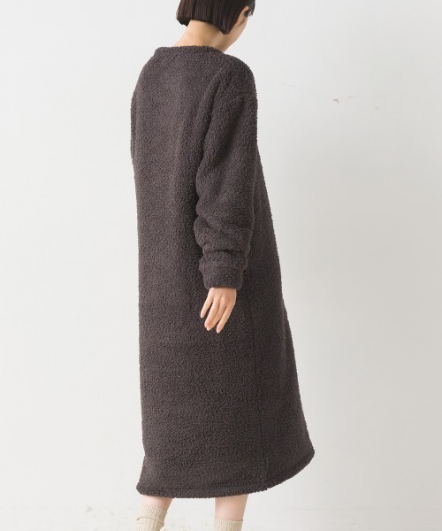 OMNES(オムネス)の「あったかふわシャギーワンピース長袖(ワンピース・レディース・チャコール/オフホワイト/ホワイト×ブルー/ピンク・FREE)」の17枚目の写真