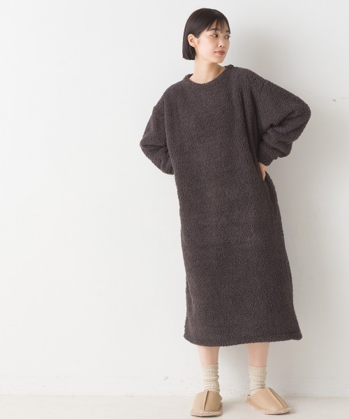 OMNES(オムネス)の「あったかふわシャギーワンピース長袖(ワンピース・レディース・チャコール/オフホワイト/ホワイト×ブルー/ピンク・FREE)」の18枚目の写真