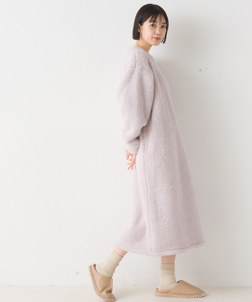 OMNES(オムネス)の「あったかふわシャギーワンピース長袖(ワンピース・レディース・チャコール/オフホワイト/ホワイト×ブルー/ピンク・FREE)」の21枚目の写真